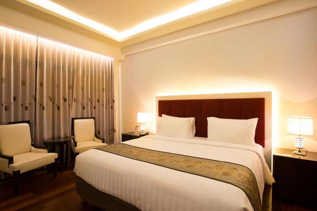 Golden Palace Hotel Lombok Mataram Zimmer foto