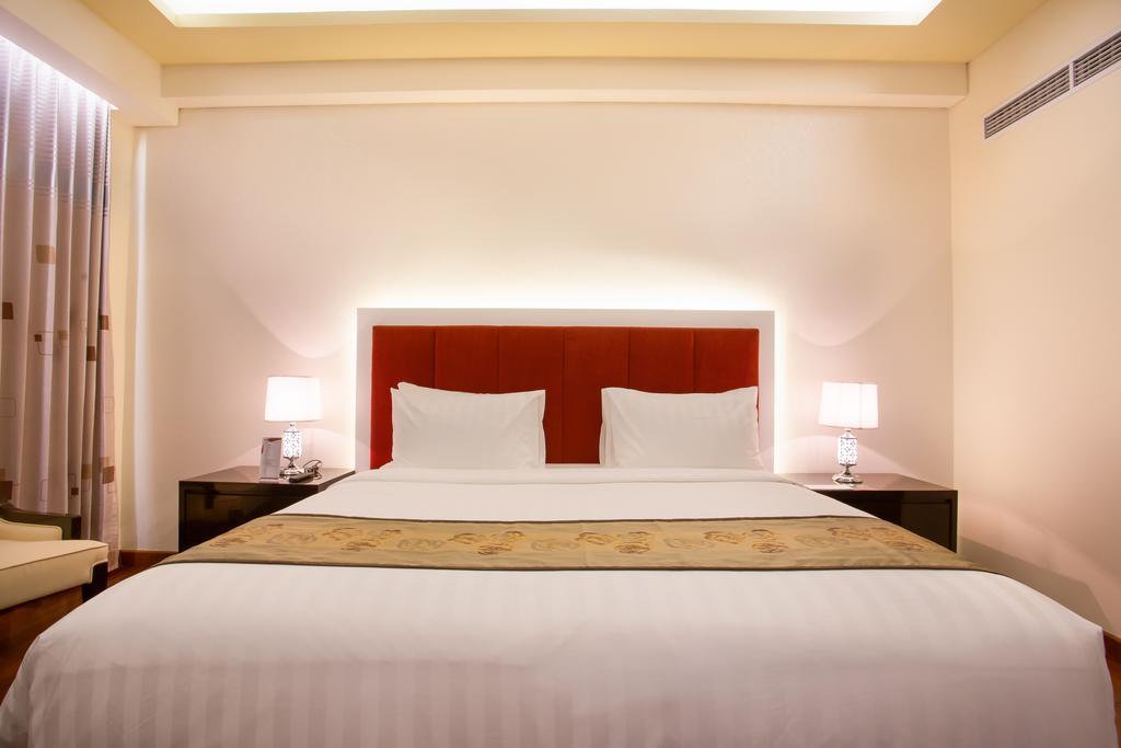 Golden Palace Hotel Lombok Mataram Zimmer foto