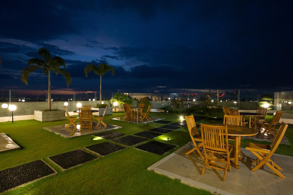 Golden Palace Hotel Lombok Mataram Exterior foto